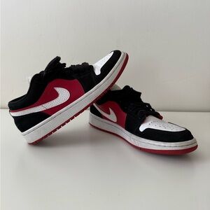AIR JORDAN 1 LOW GYM RED BLACK WOMENS